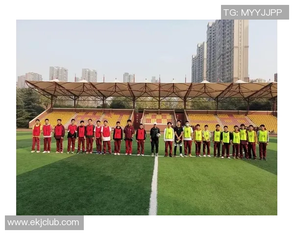 以球星闪耀为核心描绘足球场上激情与梦想的壮丽画卷
