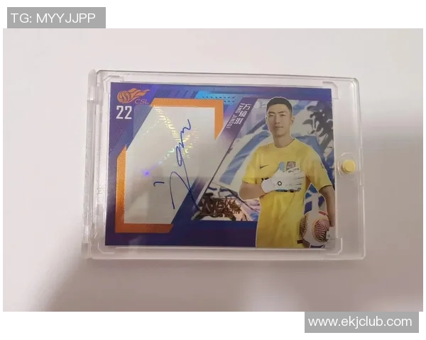 横版足球球星卡收藏热潮揭秘独特设计与市场价值分析