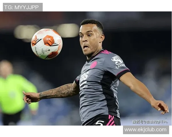 足球球星如何科学补水提升体能表现 专家解读运动员补水的重要性