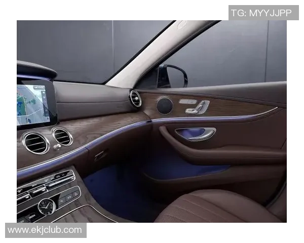 车内装饰精选足球球星摆件彰显运动激情与独特驾驶品味